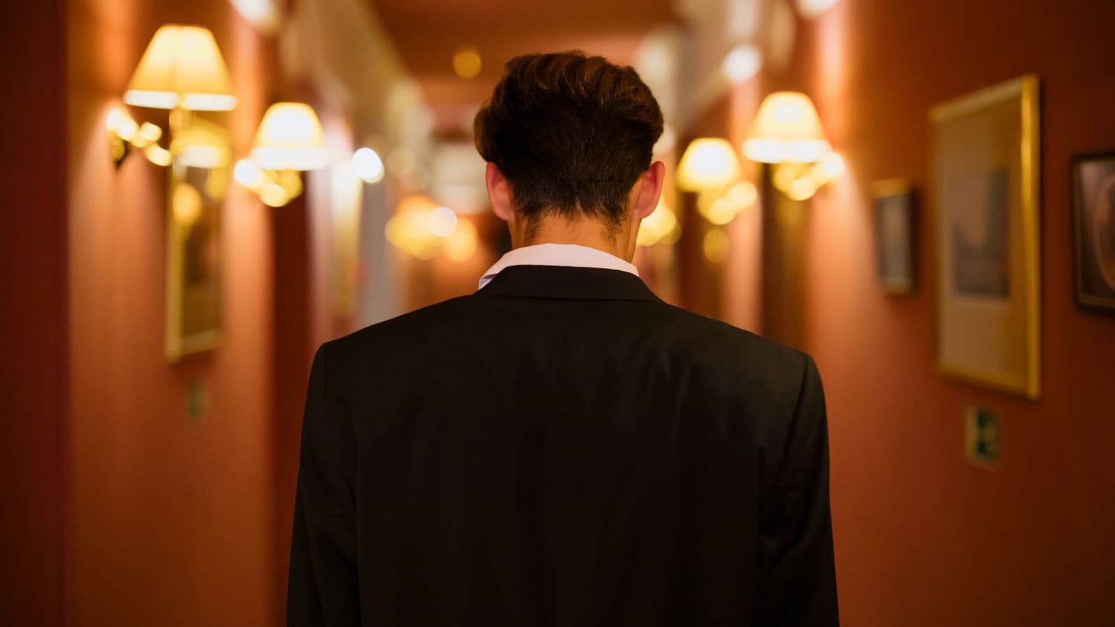How to Become a Hotel Manager in the UK