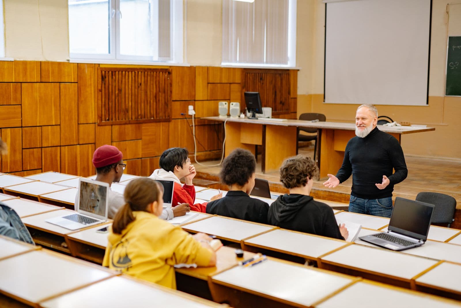 What You Actually Study on an HND in Business: Every Unit Explained