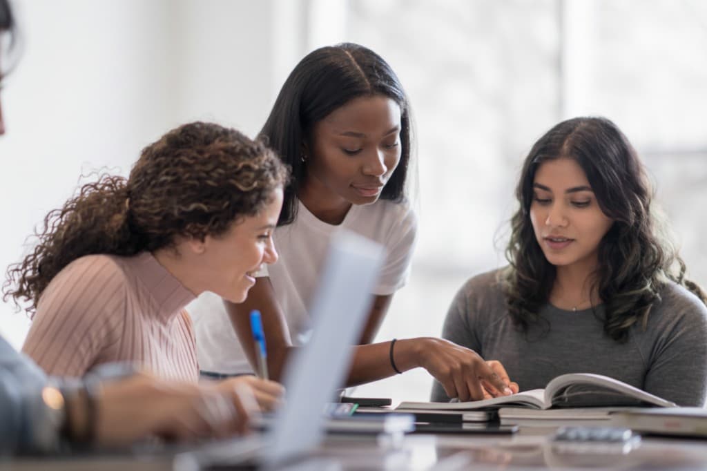 How the HND Business (Entrepreneurship and Small Business Management) Prepares You to Plan for Business Growth